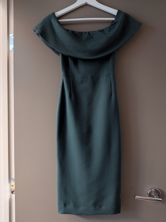Aritzia Dresses & Skirts - Aritzia Babaton Ruslan Off-Shoulder Midi Bodycon Dress Forest Green 00 Elegant